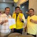 H. Cek Endra Percayakan Ivan Wirata Serahkan SK Golkar Tanjab Timur